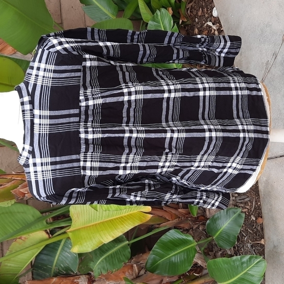 Loft black white plaid button down long sleeve medium - Picture 4 of 9
